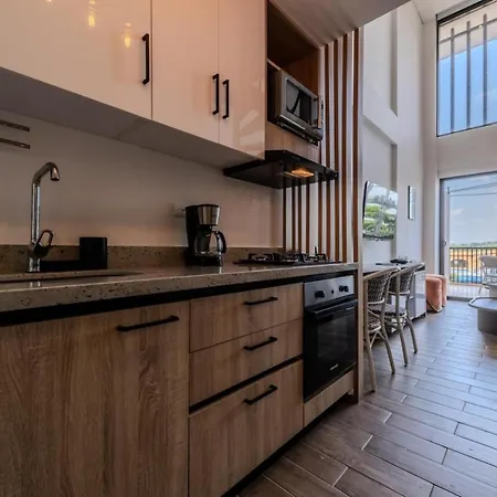 Cozy Loft - Walk To Old & Getsemani